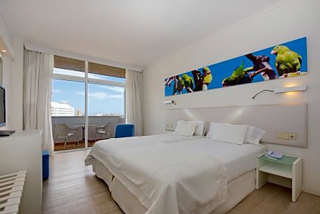 SEA VIEW TRIPLE ROOM