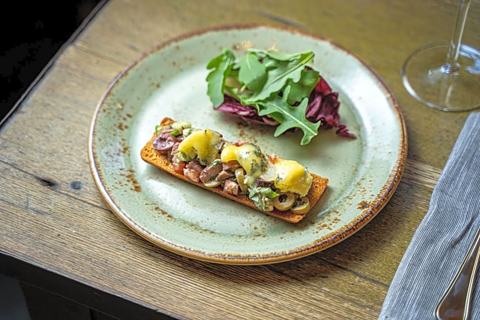 Rising Sun Pub, Restaurant and Rooms