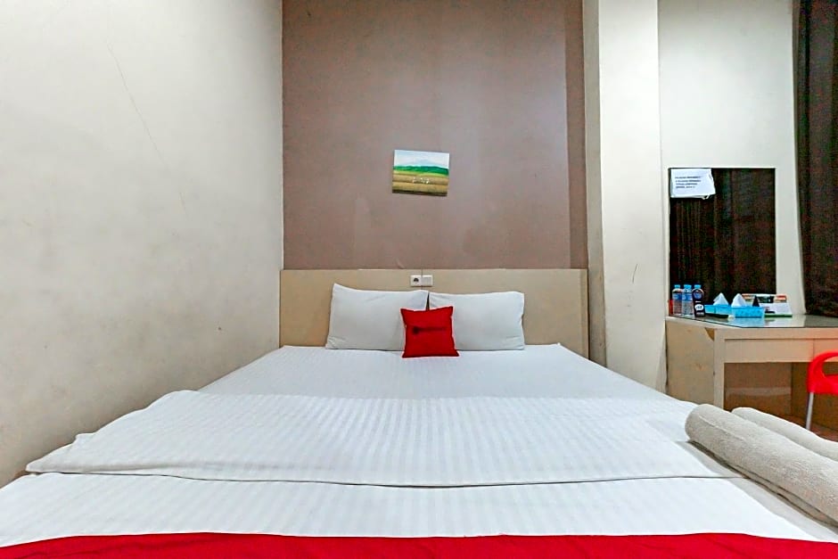 RedDoorz near Pasar Tarapung Siring Banjarmasin