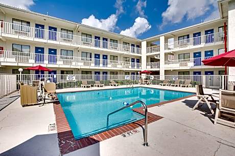 Motel 6-Columbus, OH - West