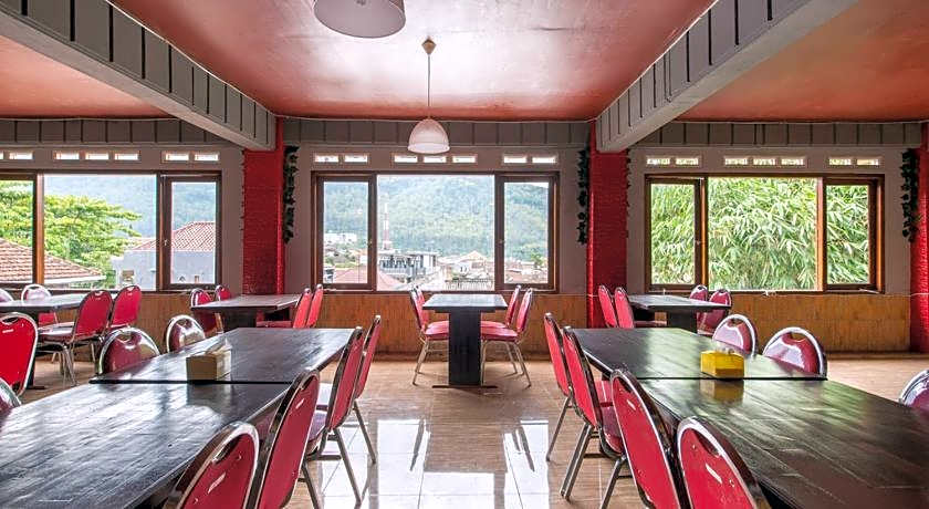 RedDoorz Plus near Balai Kota Batu 2