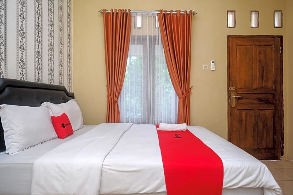 RedDoorz at Paris Ocean