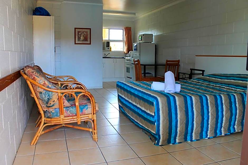 Oasis Inn Apartments