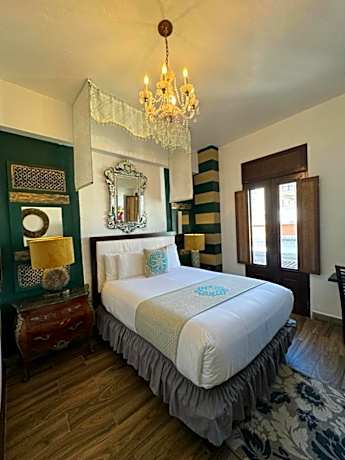 Deluxe Queen Room