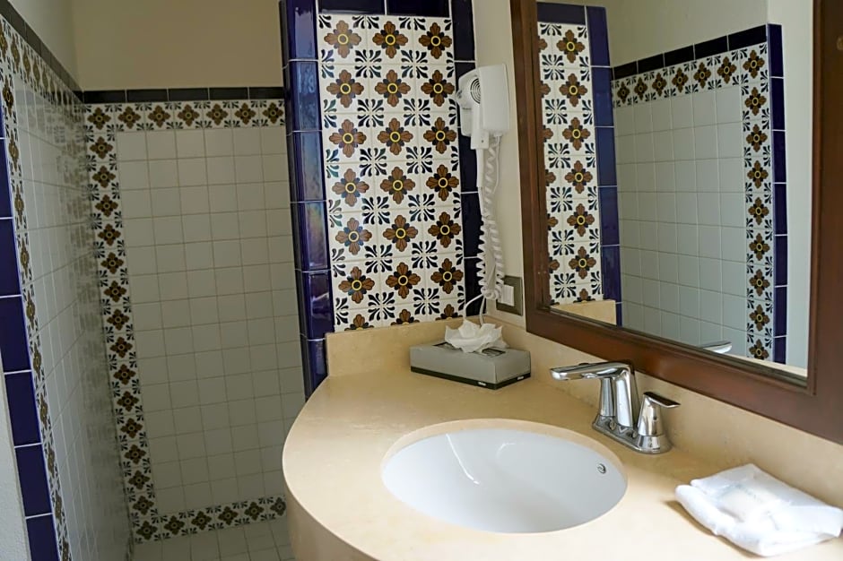 Hotel & Suites El Moro