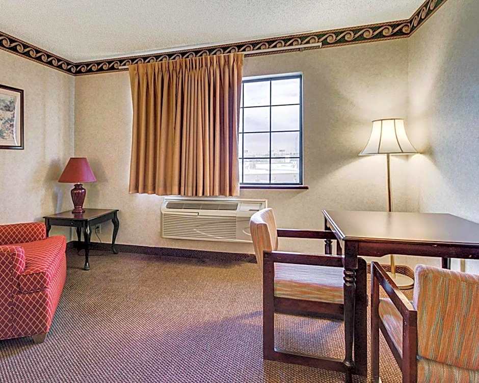 Econo Lodge Inn & Suites El Paso
