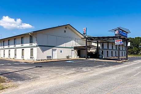 Motel 6-Arkadelphia, AR