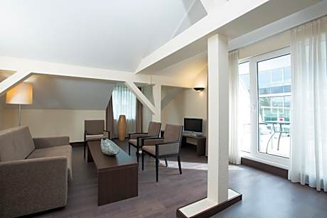 Family Room for 4-5 (Junior Suite)