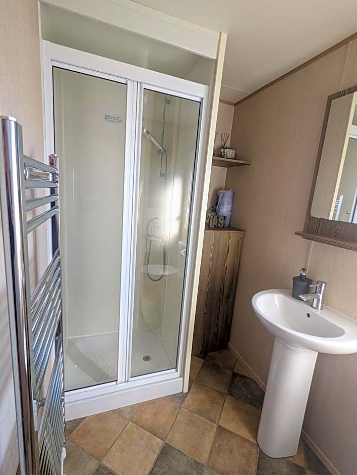 Caravan sleeps 8 at Littlesea, Weymouth