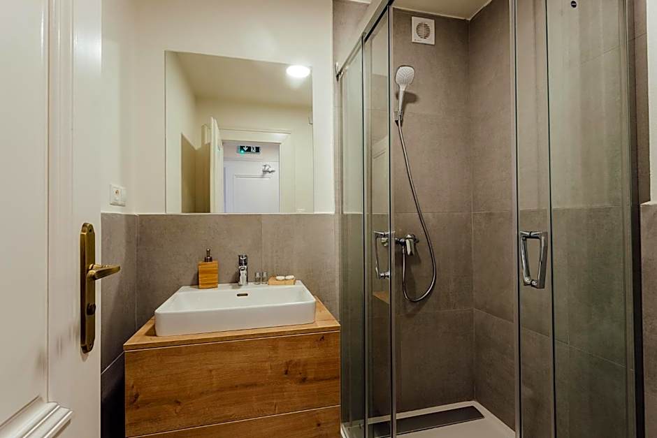 Resla Residence I, II, & Wellness