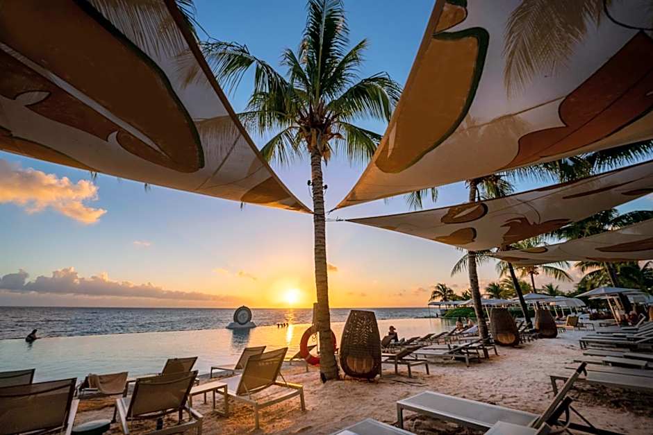 Papagayo Beach Hotel