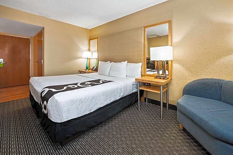 La Quinta Inn & Suites by Wyndham West Palm Beach Airport