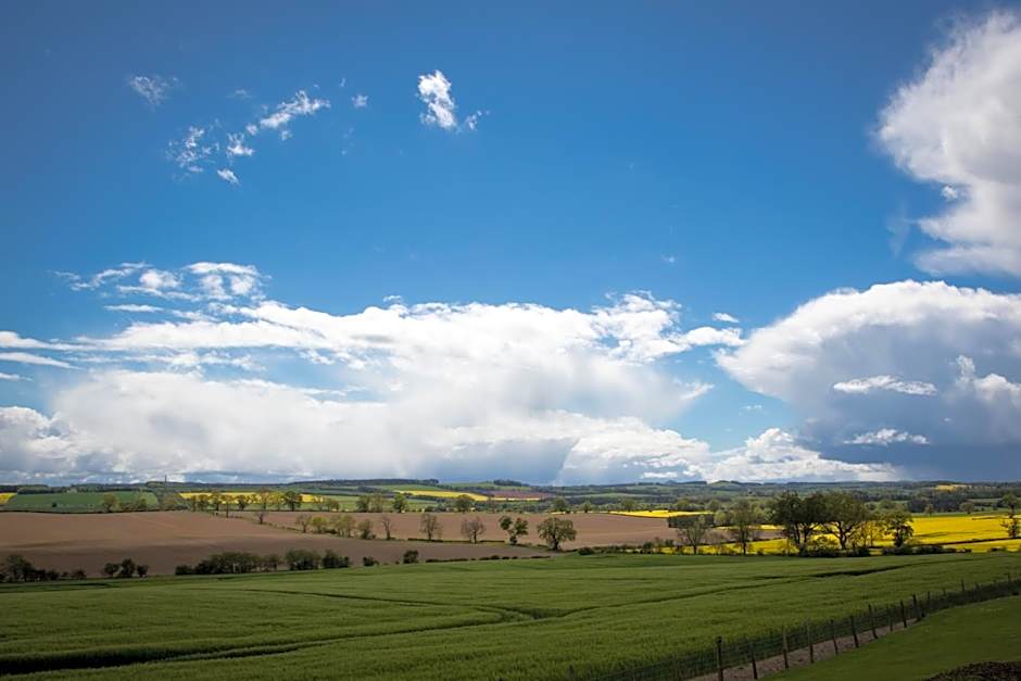 Whitehouse Country House