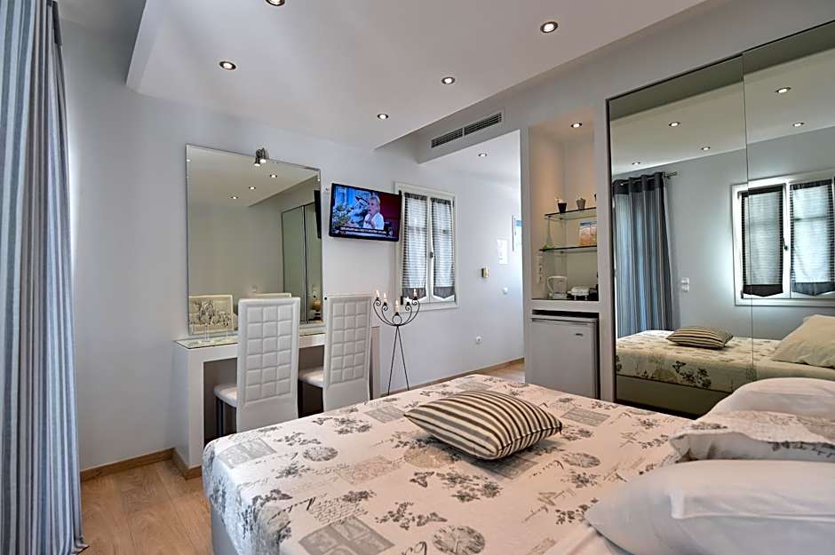 Alexandros Apartments