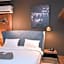 Cube 8teens Boutique Suite by Nest Home
