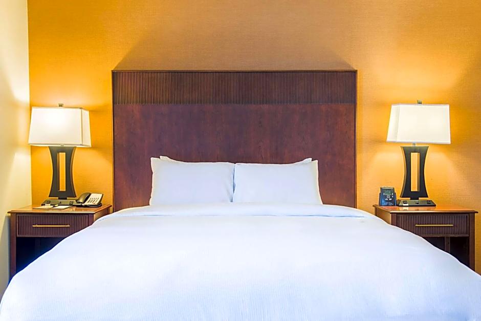 DoubleTree By Hilton Philadelphia Airport