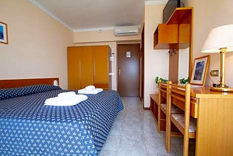 Double or Twin Room with small Balcony Lake View