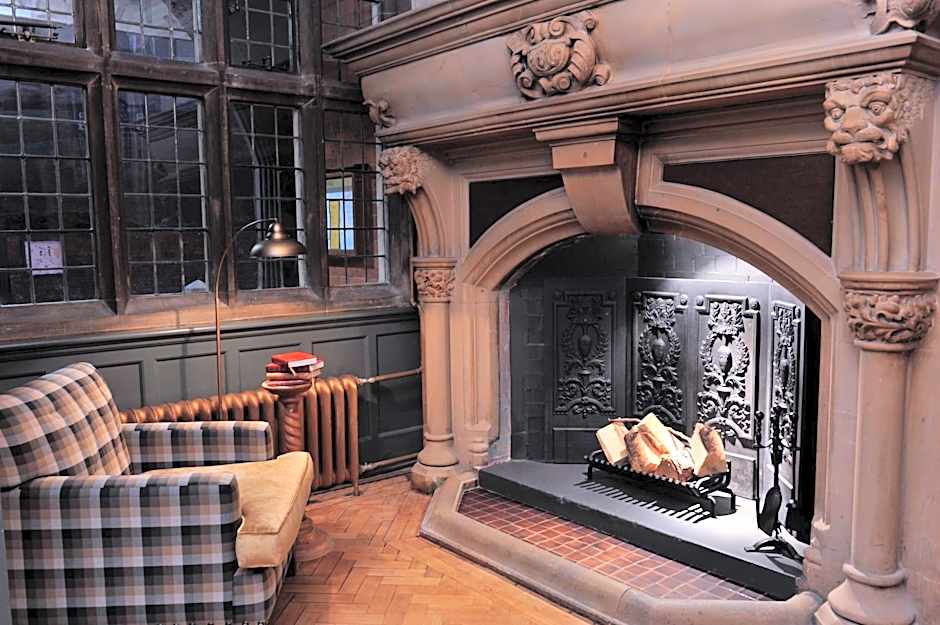 The Crown Manor House Hotel