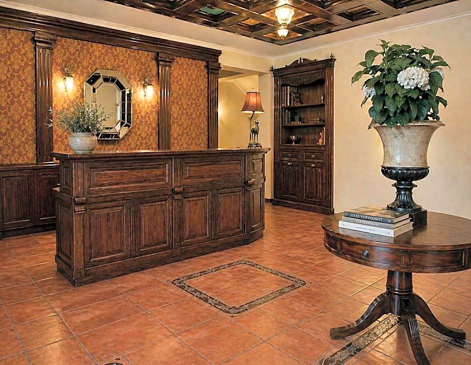 Hotel Doupiani House