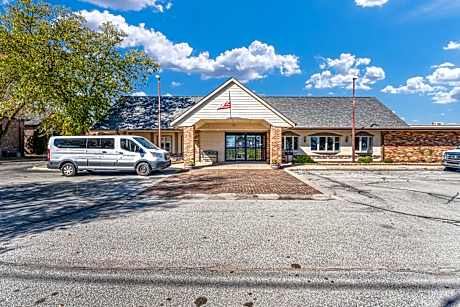 Eastland Suites Hotel & Conference Center By OYO Urbana