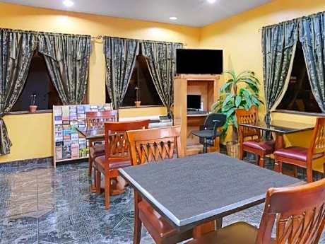 Sapphire Inn & Suites