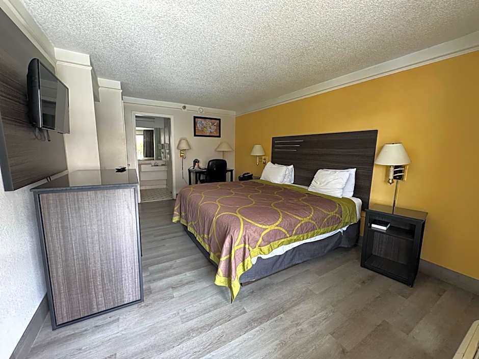 Super 8 by Wyndham Savannah