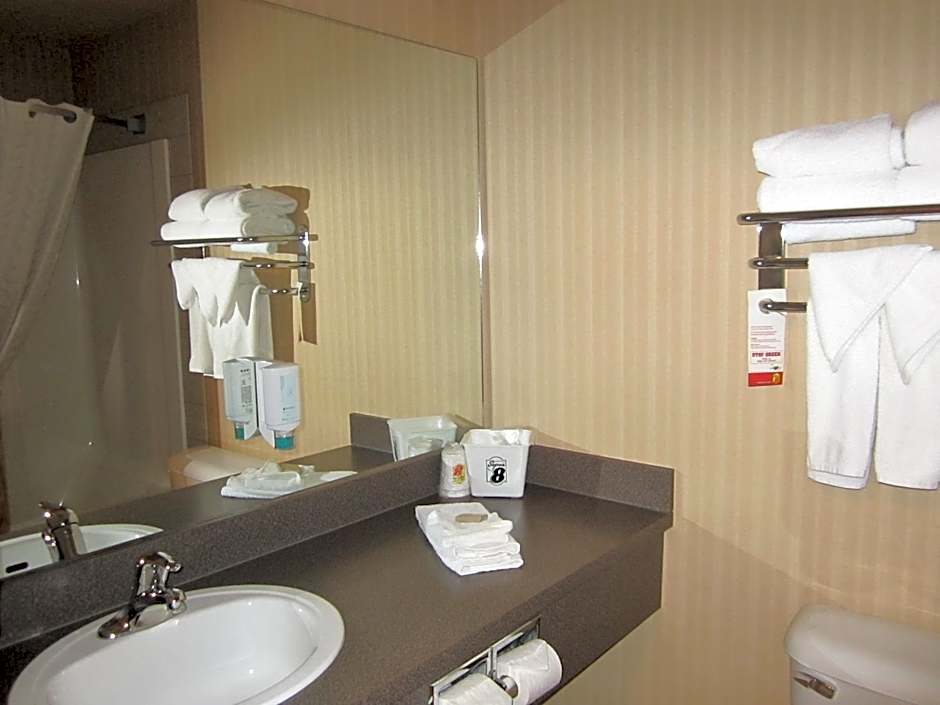 Super 8 by Wyndham Fort St. John BC