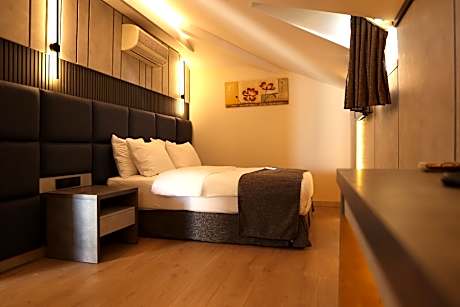 Deluxe King Suite Room SeaView with Balcony