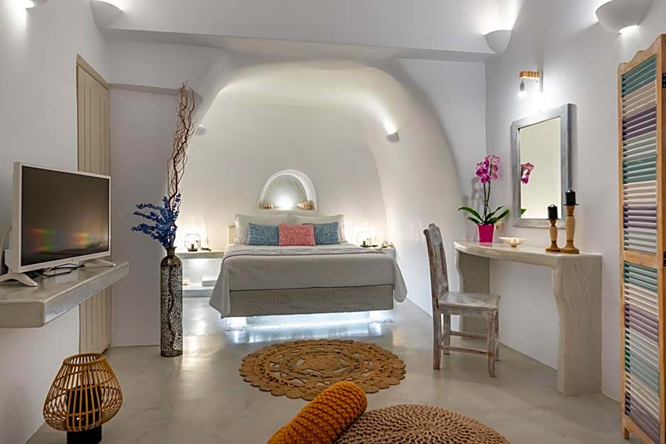 Kima Oia Suites