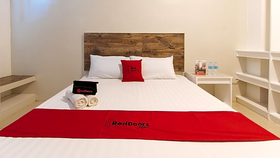 RedDoorz @ Golite Washington