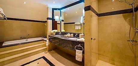 Presidential Suite with Access and Breakfast in Executive Lounge