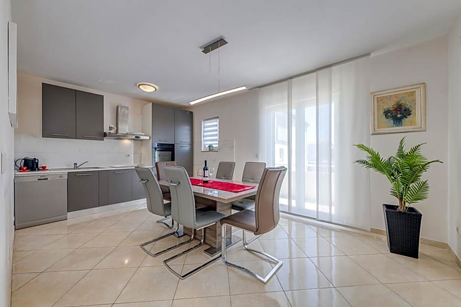 Apartment Renata + PRIVATE swimming pool in SPLIT