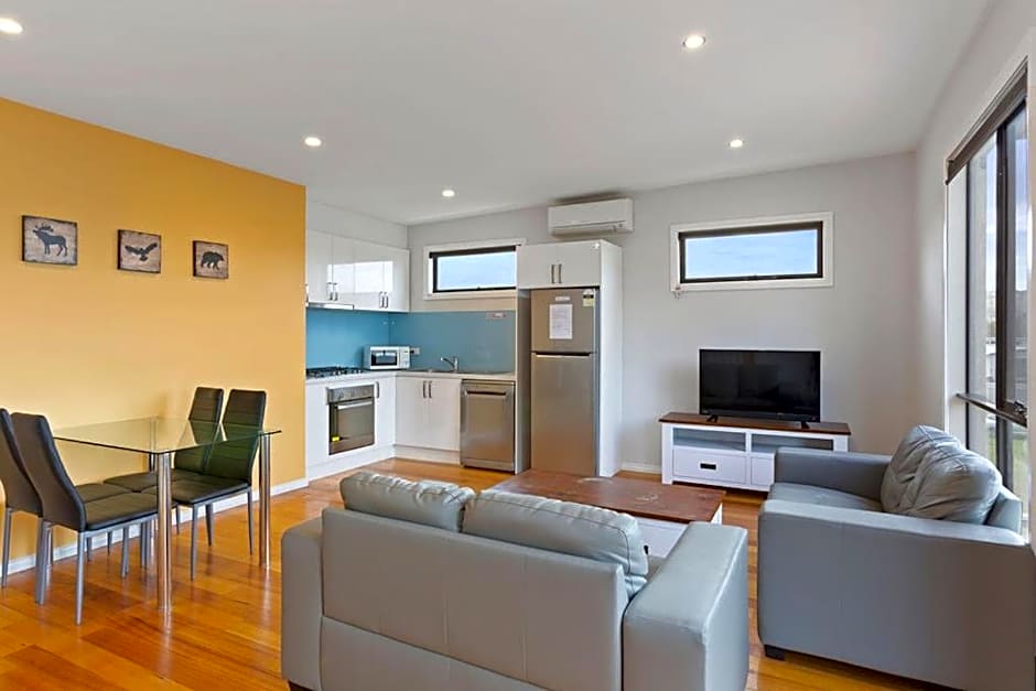 Apollo Bay Seal Apartments
