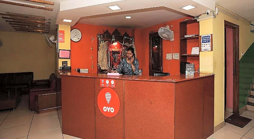 OYO 10685 Hotel Centre Point