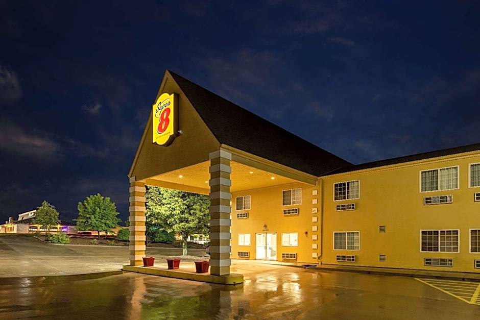 Super 8 by Wyndham De Soto