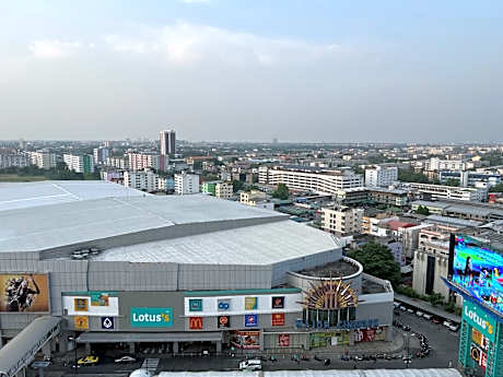 Superior Quadruple Room with City View