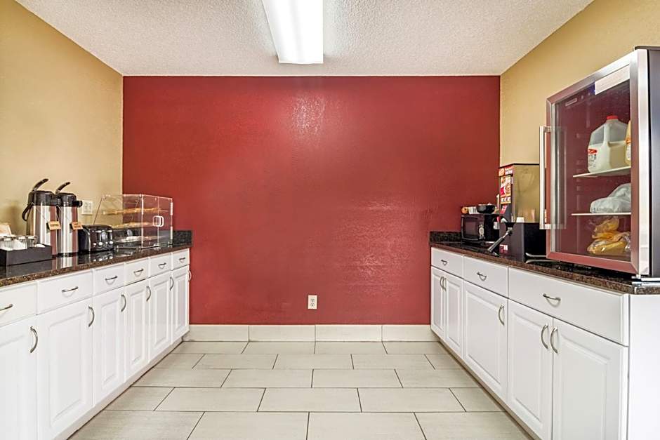 Red Roof Inn Acworth - Emerson / LakePoint South