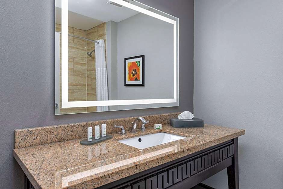 La Quinta Inn & Suites by Wyndham Allen At The Village