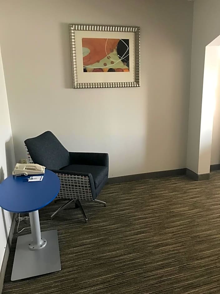 Holiday Inn Express Hotel & Suites Louisville East, an IHG Hotel