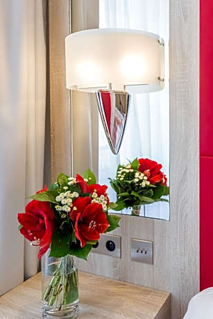 Two Connecting Family Rooms