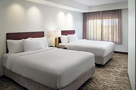 Queen Suite with Two Queen Beds, Bathtub and Trundle Sofa - Mobility Access/Hearing Accessible