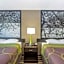 Super 8 by Wyndham Brookings