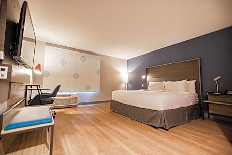 King Room with Roll-In Shower - Mobility and Hearing Access