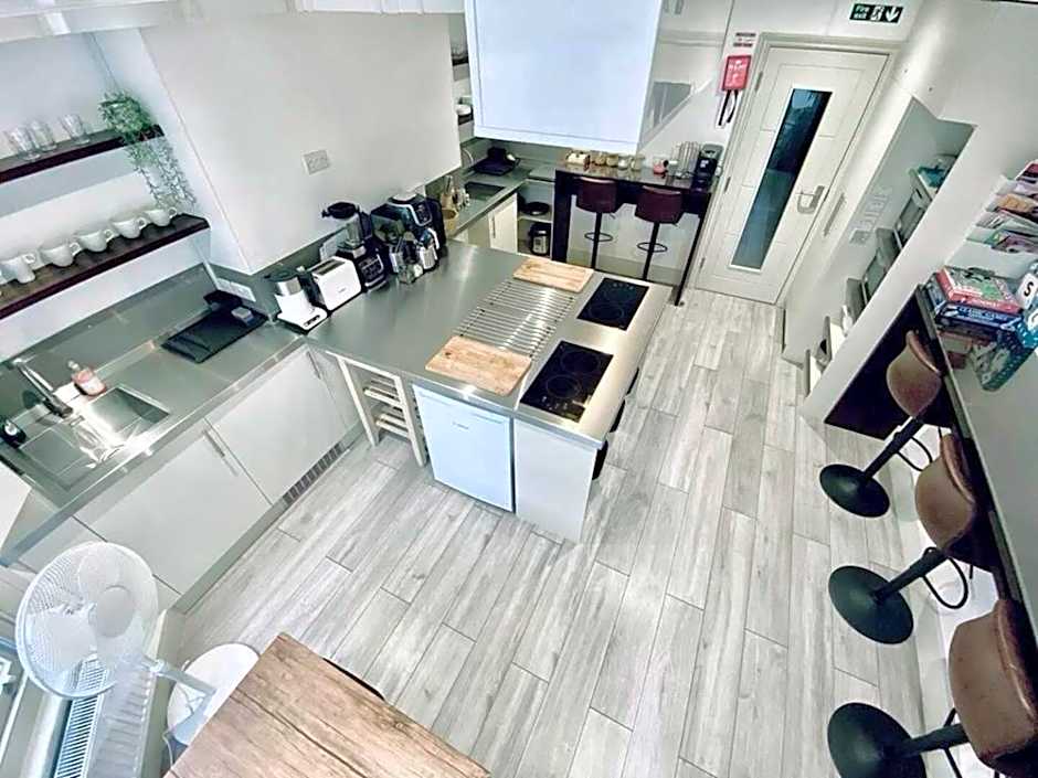 Apt 04 Seaside Serenity Chic Studio Steps to Promenade