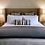 Pelican Inn & Suites