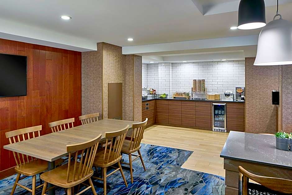 Fairfield Inn and Suites Rochester East