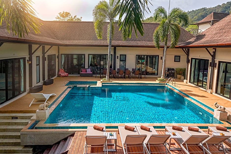 Luxury 8 bedrooms Pool Villa