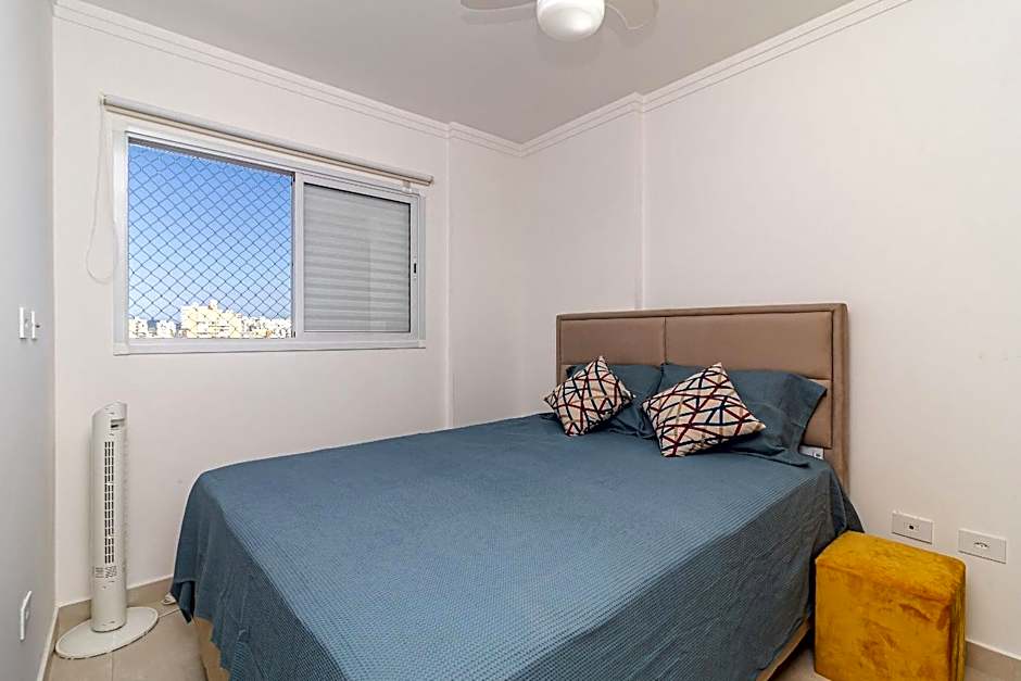 Apartamentos a Beira Mar, Aconchegantes e Modernos, a 3 Minutos da Praia com Ar Condicionado, Sacada Gourmet, Garagem e Portaria 24h