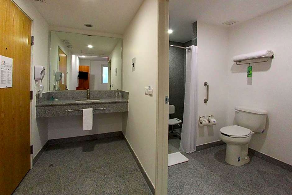 One Guadalajara Periférico Poniente