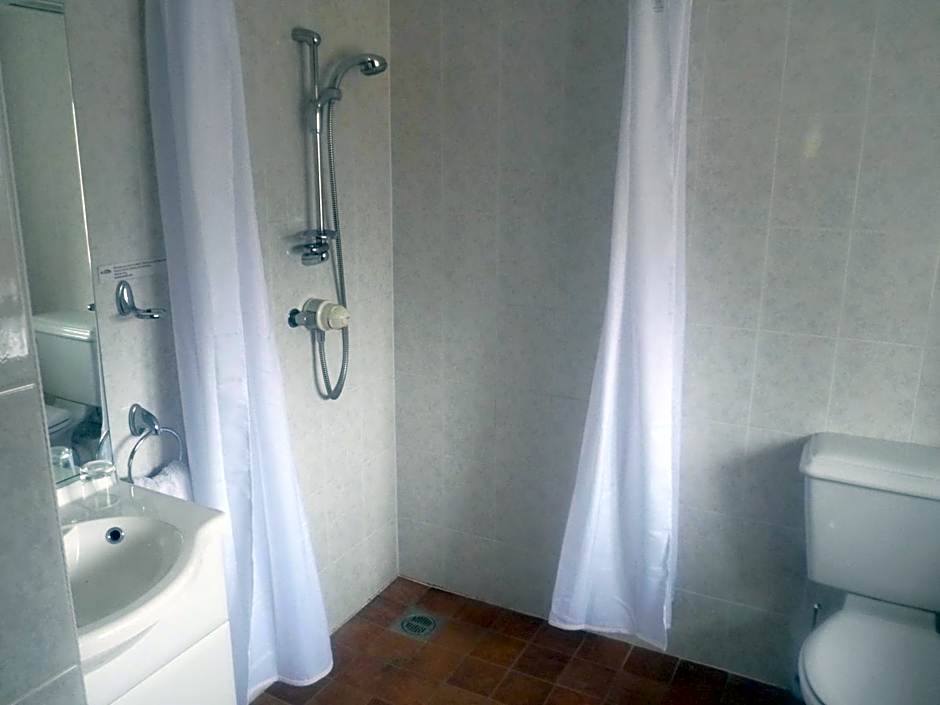 Oakenholt Farm Bed and Breakfast